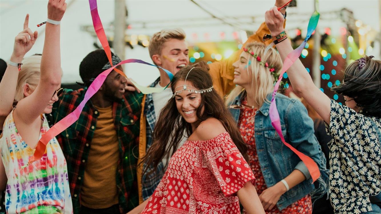 İngiltere’de Festival Takvimi: 2025’Te Kaçırılmayacak 17 Sanat, Müzik Ve Kültür Etkinliği!